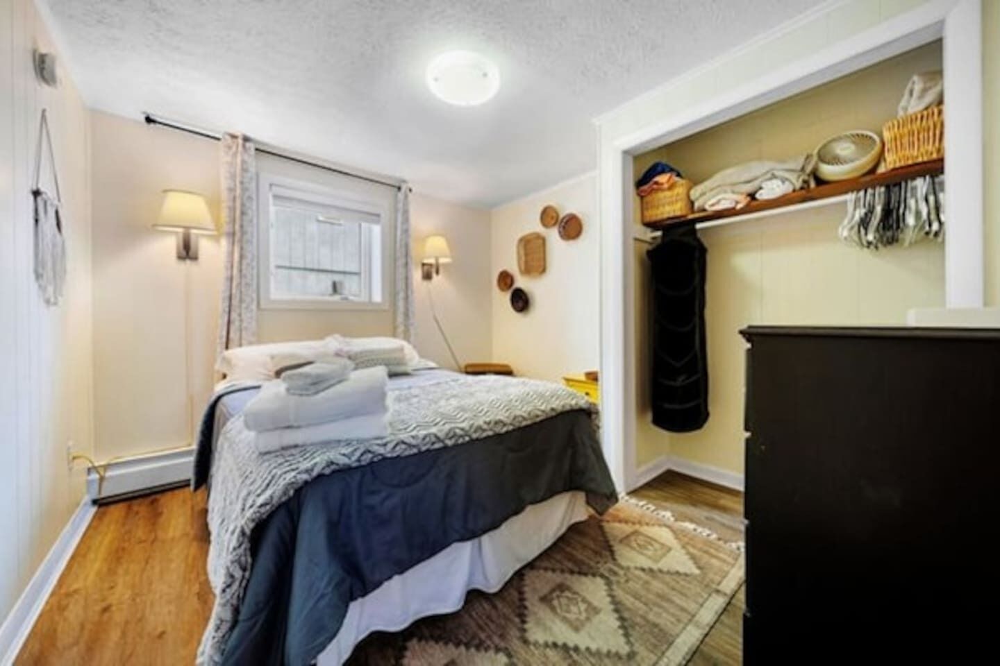 2 bedrooms, iron/ironing board, WiFi (free), bed sheets