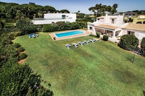 Exterior - Large private pool with sun loungers and terrace (Vilamoura)