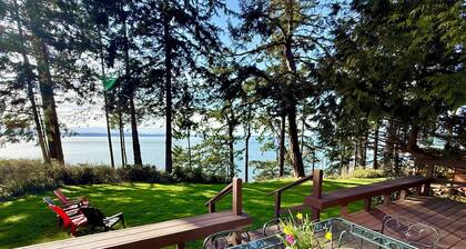 NEW LISTING-Mutiny Bay Ebb Tide Cabin AMAZING SUNSETS, EAGLES GALORE SANDY BEACH
