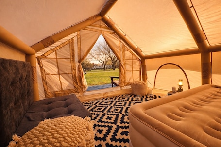 1 bedroom, WiFi. Lakeside Glamping Retreat at Texoma Shores Resort