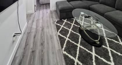 Quaint 2-bedroom house in Chestermere perfect for relaxing stays