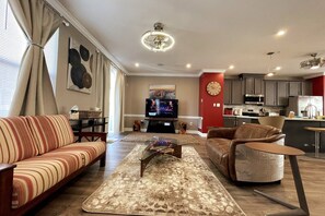 TV - CAPITAL COURTS MY-LUXE END-UNIT 3-BEDROOM HOME IN LARGO, UPPER MARLBORO MD. (Largo)
