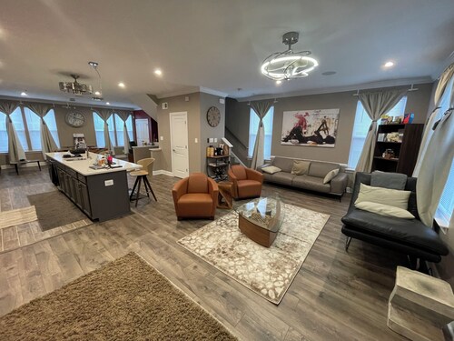 CAPITAL COURTS MY-LUXE END-UNIT 3-BEDROOM HOME IN LARGO, UPPER MARLBORO MD.
