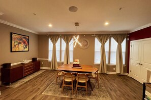 Dining - CAPITAL COURTS MY-LUXE END-UNIT 3-BEDROOM HOME IN LARGO, UPPER MARLBORO MD. (Largo)