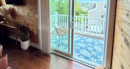 Pine Point Beach Lookout
Entire 1 bedroom rental unit .5 miles from the beach