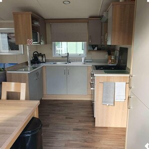 Private kitchen - Hafan y Mor Haven - Holiday Accommodation 11307 (Pwllheli)