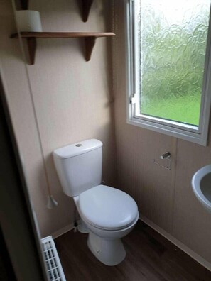 Bathroom - Hafan y Mor Haven - Holiday Accommodation 11307 (Pwllheli)