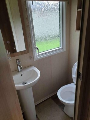 Bathroom - Hafan y Mor Haven - Holiday Accommodation 11307 (Pwllheli)
