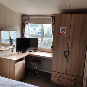 3 bedrooms, individually decorated, individually furnished - Hafan y Mor Haven - Holiday Accommodation 11307 (Pwllheli)