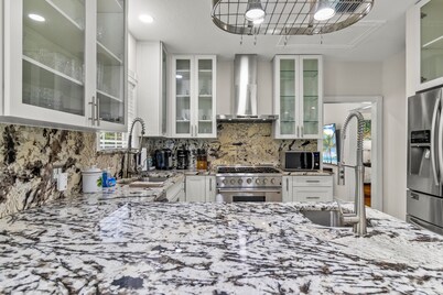 7BR Resort w/ Heated Pool! .5 miles from Downtown!
