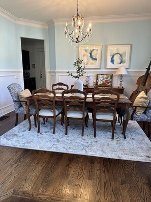 Dining - FIFA World CUP -Spacious 4 bedroom house with Pool Table and Gym (Marietta)
