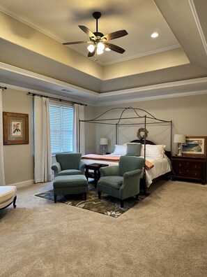 4 bedrooms, iron/ironing board, WiFi, bed sheets - FIFA World CUP -Spacious 4 bedroom house with Pool Table and Gym (Marietta)