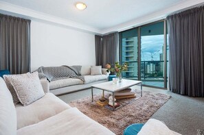 TV - Sky-High 2BR at Chevron – Level 15 Ocean Views (Gold Coast)