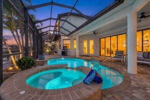 A heated pool - Waterfront Oasis of Luxury & Comfort, Heated Pool/Spa, Pool Table, Bikes - Southern Sun Retreat (Cape Coral)
