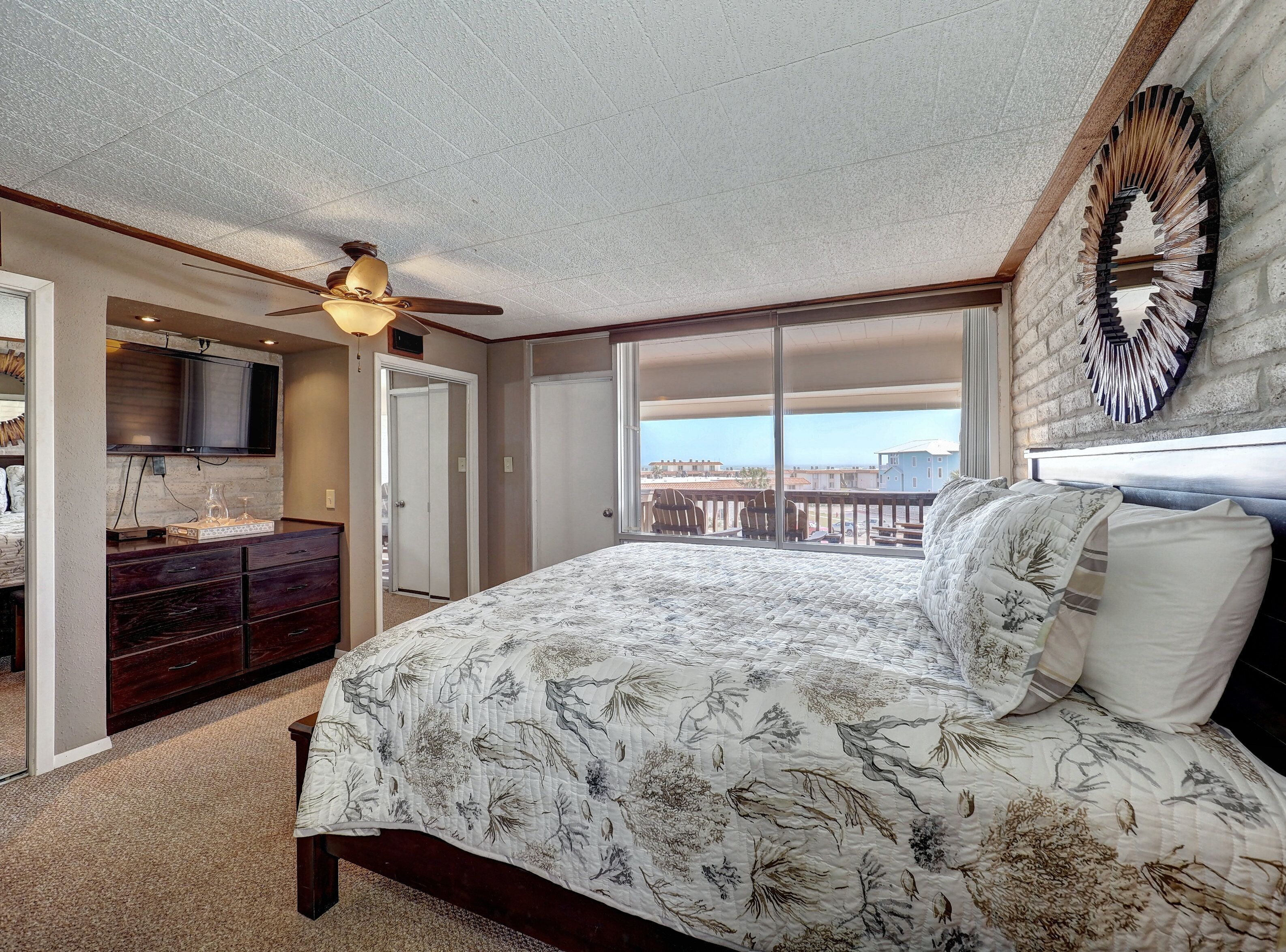 2 bedrooms, WiFi (free), bed sheets