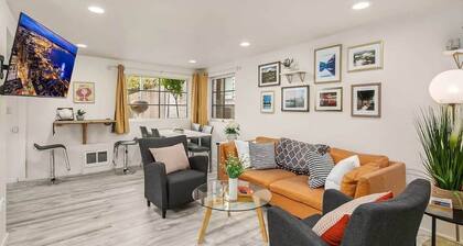 Cozy Getaway Yard Home with BBQ - UW - Children Hospital