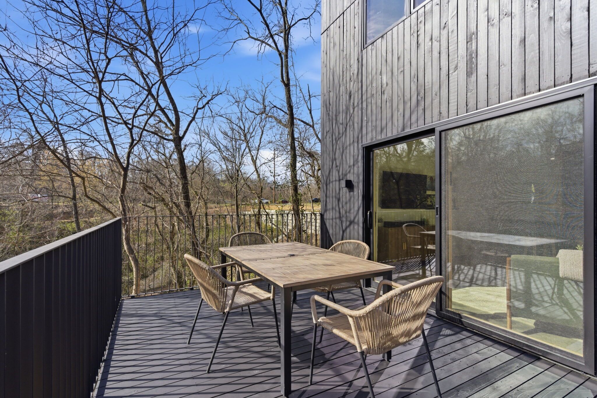 屋外ダイニングエリア