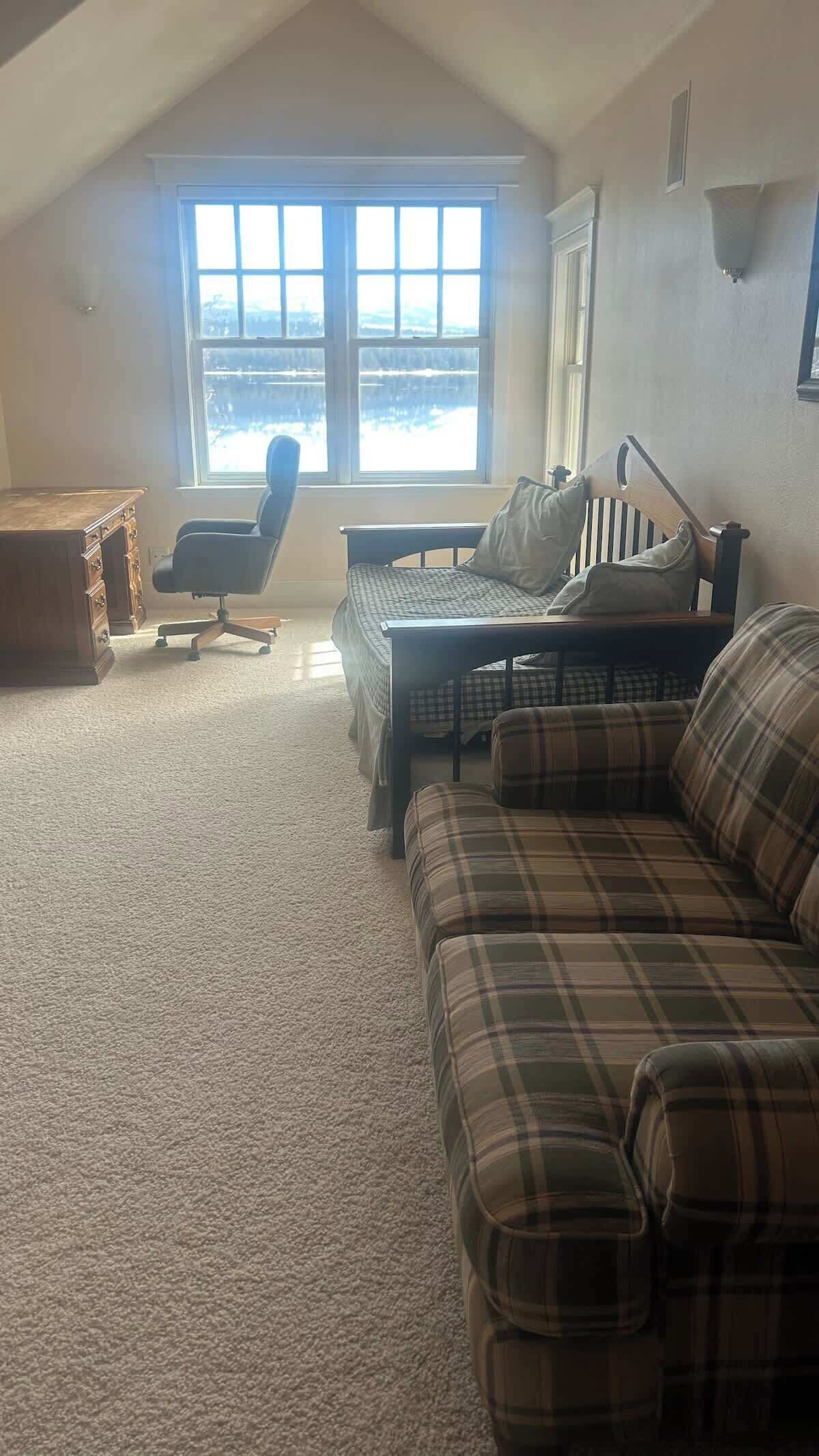 TV, fireplace, offices