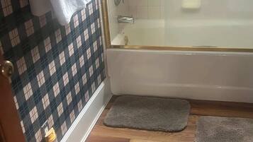 Shower, shampoo