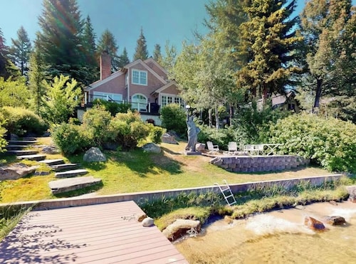 Liberty Pointe-Beach House, Private Dock & Beach, Sleeps 15