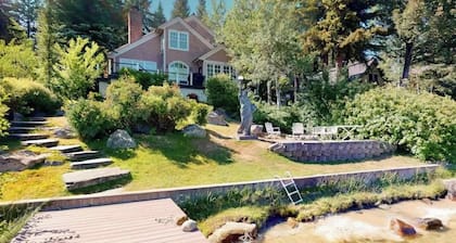 Liberty Pointe-Beach House, Private Dock & Beach, Sleeps 15