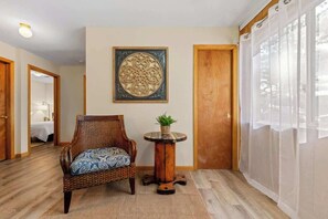 Interior - Pikes Peak Mountain Retreat (Woodland Park)
