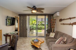 Living area - Charming Ground Floor Royal Mauian 2-bedroom/2-bath unit (Kihei)