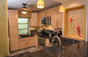 Private kitchen - Charming Ground Floor Royal Mauian 2-bedroom/2-bath unit (Kihei)