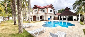 Tremendous 6-bedroom villa with AC in peaceful Samana