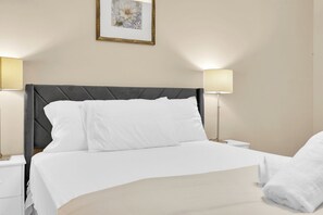 2 dormitorios, tabla de planchar con plancha, wifi gratis y ropa de cama