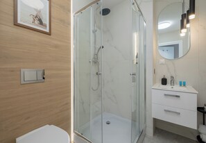 Shower, hair dryer, towels - Star Luxury Barnim Veron Studio (Szczecin)