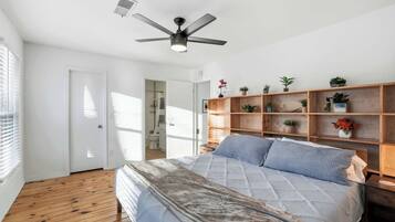 3 bedrooms, desk, iron/ironing board, WiFi