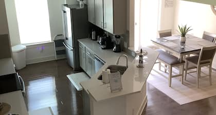 Superb 2-bedroom townhome Modern, Spacious and Charming in Auburn!