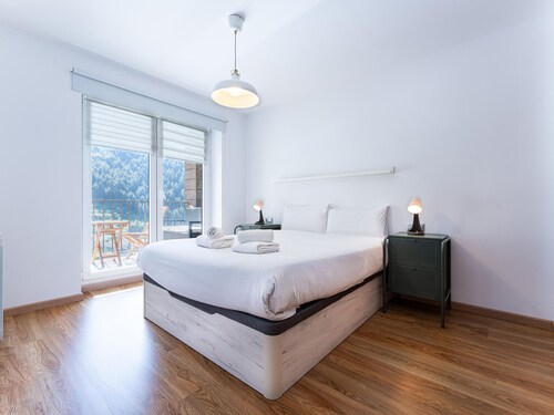 4-Person Apartment, 2 Bed, Arinsal, Parking Included