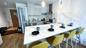 Fridge, microwave, oven, stovetop