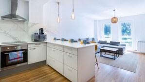 Kaffetrakter/tekoker, kjøleskap, mikrobølgeovn og ovn