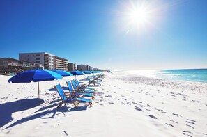 On the beach - Aqua Villa 404: New - Pet Friendly Ocean View, Pool, Parking, & Free Beach Service (Fort Walton Beach)