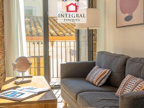 TV - Apartment with AC, central Palamós (Palamós)