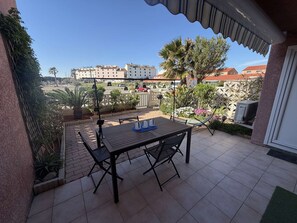 Outdoor dining - Villa with air conditioning near lake, 6 guests (Le Barcarès)
