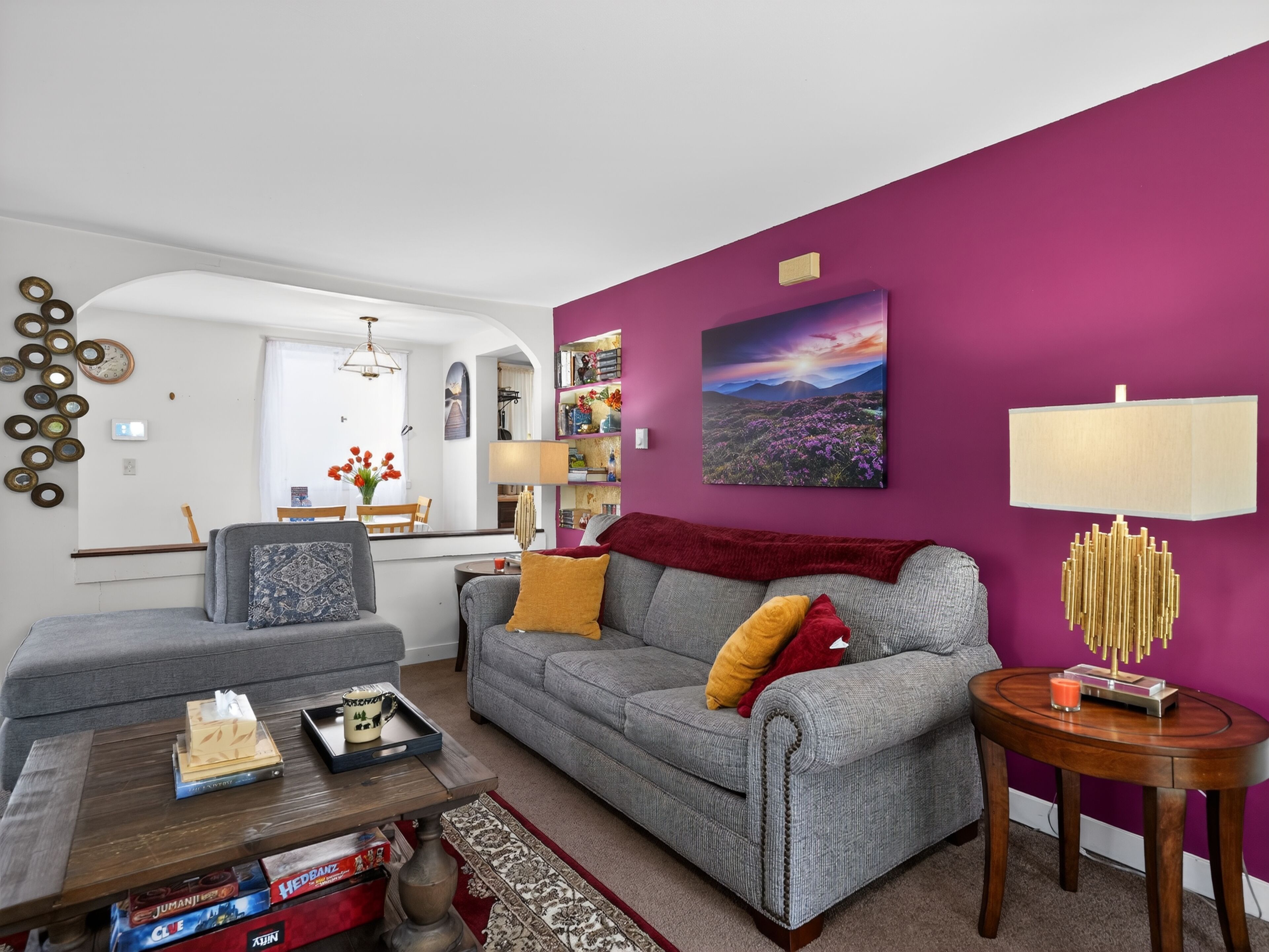 Smart-TV, Kamin, Bücher