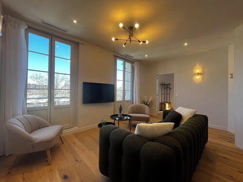 2 Bedroom flat for 4 guests, Air con, Terrace – Saint-Jean Train Station