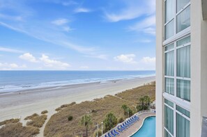 On the beach - Baywatch 614-Oceanfront-Indoor/Outdoor Pools-Lazy River-Sleeps 6 (North Myrtle Beach)