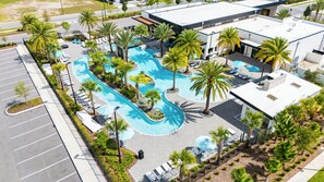 A heated pool - NEW 5BD/5BA Townhome near Seaworld (Orlando)