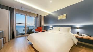 Premium bedding, in-room safe, laptop workspace, blackout drapes