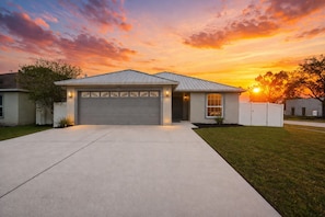 Exterior - Sunny Stay Near St. Pete Beaches (Pinellas Park)