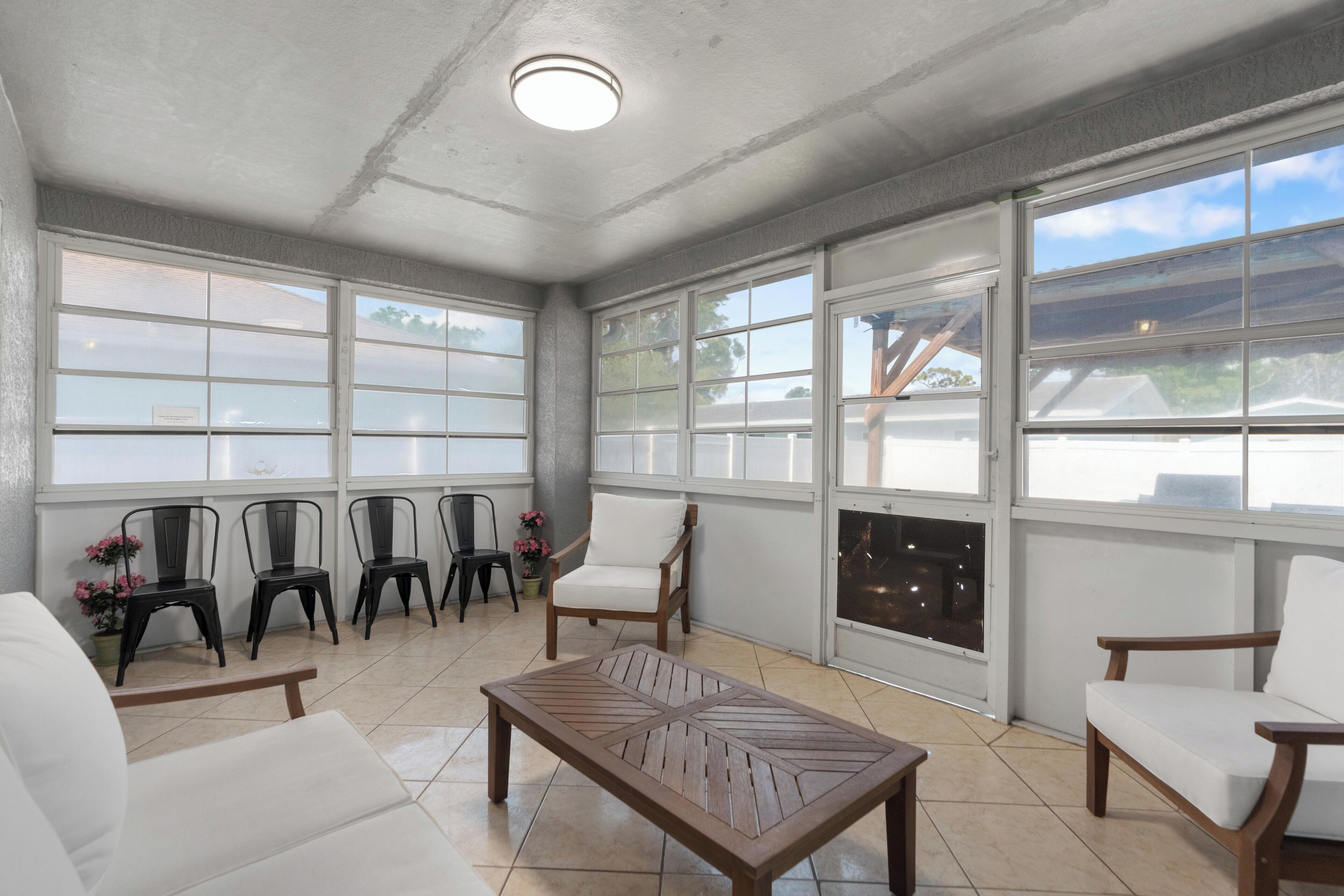 Sunny Stay Near St. Pete Beaches - Pinellas Park, FL