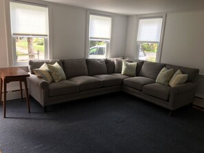 Living area - Cape Cod Beach Retreat - Quite relaxation (Bourne)