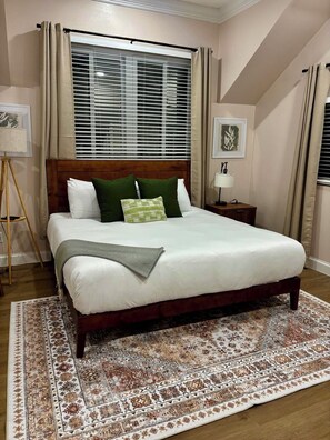 2 habitaciones, tabla de planchar con plancha, wifi y ropa de cama 