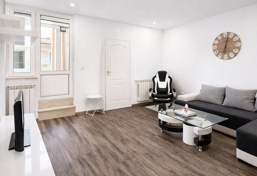 Modern Two-Bedroom Apartment - Heart of Sofia, Steps from Vitoshka