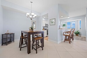 Dining - Bonita Greens Retreat | Golf View Condo | Highland Woods | Near Bonita Beach (Bonita Springs)
